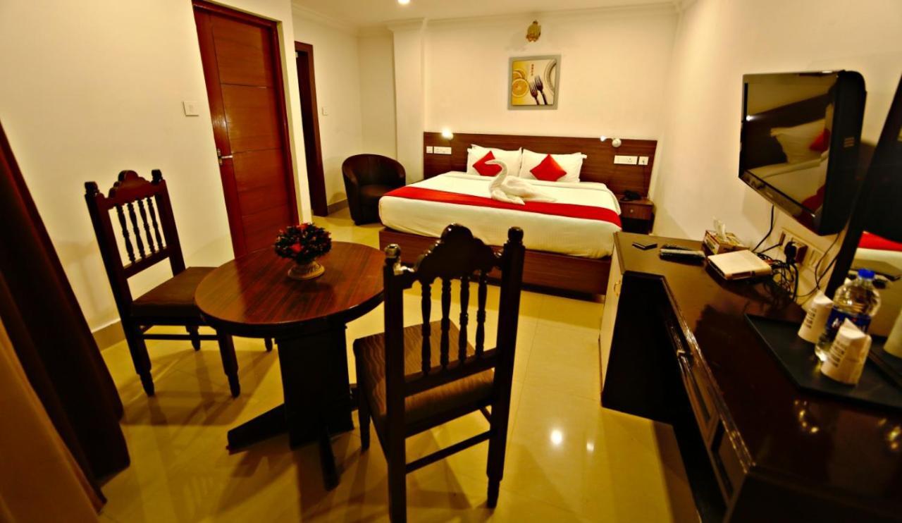 Hotel Nithya Kottayam Buitenkant foto